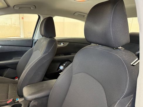 Used 2020 Kia Forte LXS FWD image 16