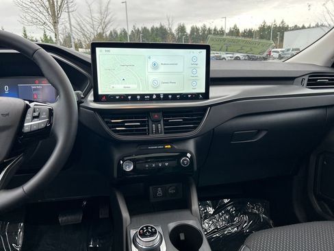 Used 2025 Ford Escape Base w/ Class II Trailer Tow Package image 23