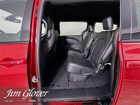 New 2026 Chrysler Pacifica Select w/ S Appearance Package image 14