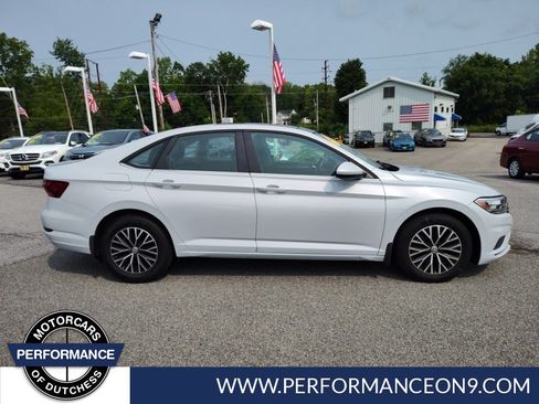 Used 2019 Volkswagen Jetta SE FWD image 2