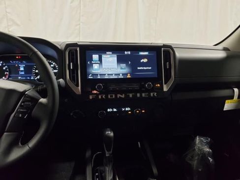 Used 2025 Nissan Frontier SV w/ SV Convenience Package image 11