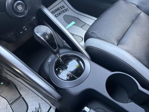 Used 2016 Hyundai Veloster Turbo FWD image 23