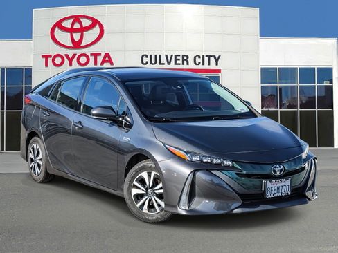 Used 2018 Toyota Prius Prime Premium image 1