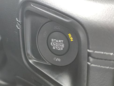 Used 2025 Jeep Wrangler Sahara image 27