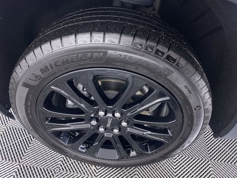 Certified 2023 GMC Acadia SLE w/ Driver Convenience Package image 14