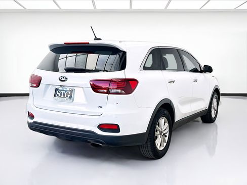 Used 2019 Kia Sorento LX image 4
