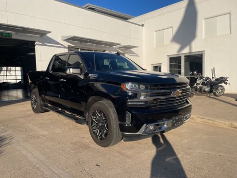 Used 2019 Chevrolet Silverado 1500 High Country w/ Technology Package image 4