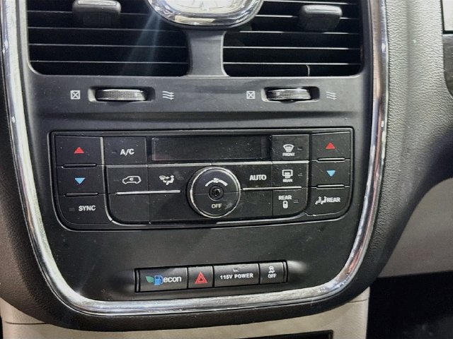 Used 2014 Chrysler Town & Country Touring FWD image 14