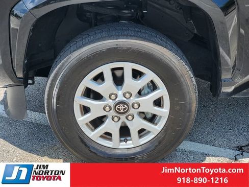 Used 2024 Toyota Tacoma SR5 AWD/4WD image 12