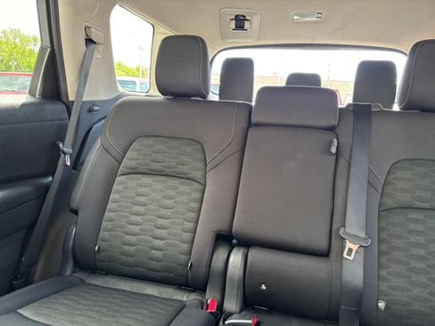 Used 2025 Nissan Pathfinder SV AWD/4WD image 41