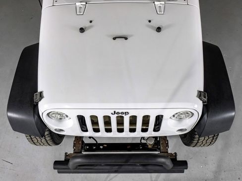 Used 2018 Jeep Wrangler Sport image 32