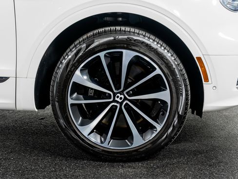 Used 2023 Bentley Bentayga Extended Wheelbase image 7