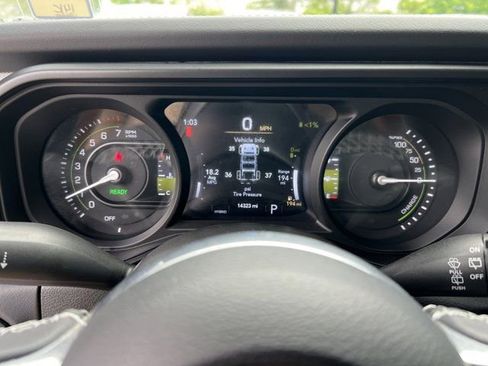 Used 2025 Jeep Wrangler Unlimited Sahara w/ Safety Group AWD/4WD image 30