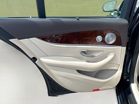Used 2018 Mercedes-Benz E 400 4MATIC Wagon image 16
