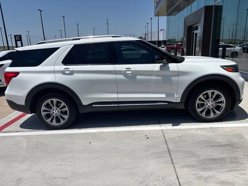 Used 2022 Ford Explorer Limited w/ Equipment Group 301A AWD/4WD image 5