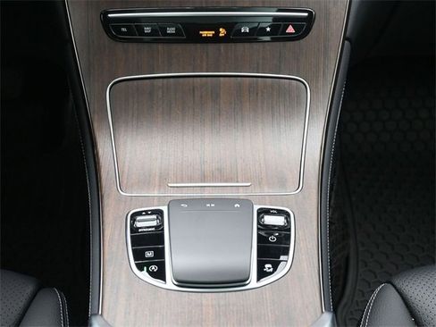 Used 2020 Mercedes-Benz GLC 300 4MATIC image 23