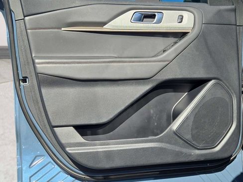 Used 2025 Ford Explorer Active w/ Active Comfort Package image 19