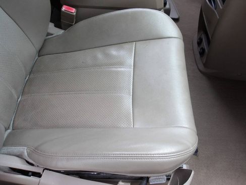 Used 2014 Chrysler Town & Country Touring-L w/ Trailer Tow Group FWD image 19