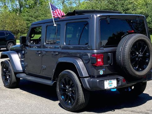 Used 2022 Jeep Wrangler Unlimited Sahara w/ Cold Weather Group AWD/4WD image 8