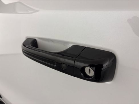 Used 2023 RAM 1500 Laramie AWD/4WD image 15