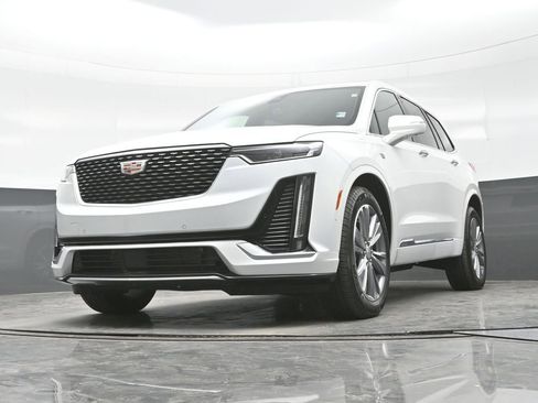 Certified 2025 Cadillac XT6 Premium Luxury w/ Platinum Package AWD/4WD image 25