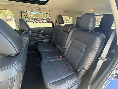 Used 2024 Nissan Pathfinder Platinum w/ Cargo Package image 23