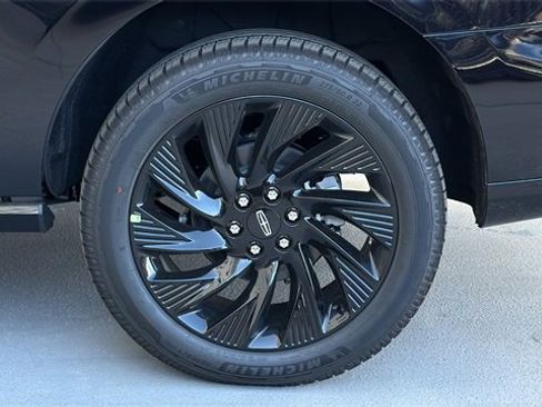 New 2025 Lincoln Navigator Reserve w/ Jet Appearance Package image 5