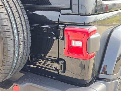 Certified 2025 Jeep Wrangler Unlimited Sahara w/ Safety Group AWD/4WD image 11