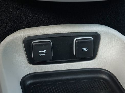 Used 2018 Chrysler Pacifica Touring-L FWD image 22