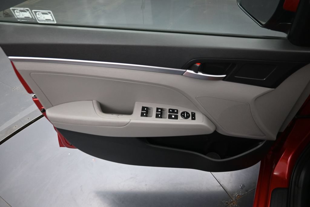 Used 2019 Hyundai Elantra SE FWD image 22