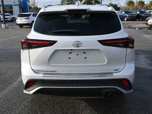 Used 2024 Toyota Highlander XSE image 4