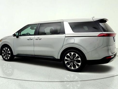 Used 2024 Kia Carnival EX FWD image 7