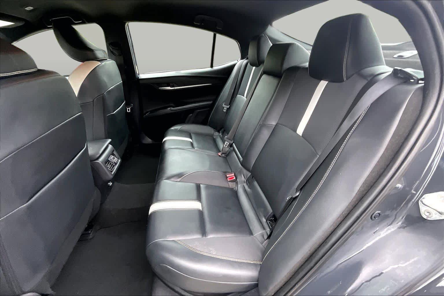 Used 2025 Toyota Camry SE FWD image 20