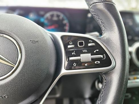 Used 2020 Mercedes-Benz GLB 250 4MATIC image 28
