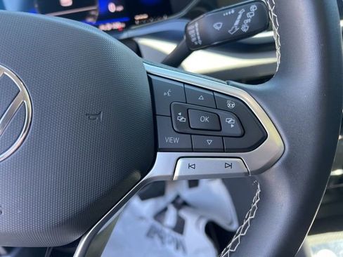 Used 2023 Volkswagen Taos SE AWD/4WD image 15