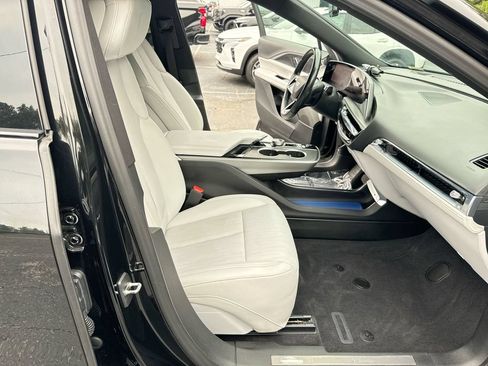 Used 2024 Cadillac Lyriq Luxury RWD image 32