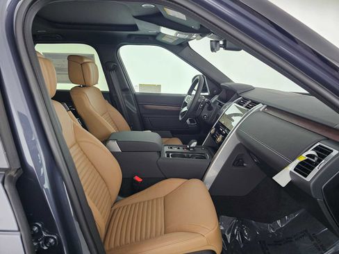 New 2025 Land Rover Discovery Dynamic SE image 10