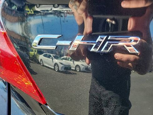 Used 2019 Toyota C-HR XLE image 19