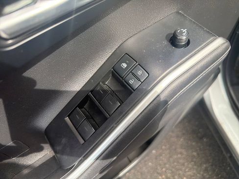Used 2020 Toyota Highlander XLE AWD/4WD image 12