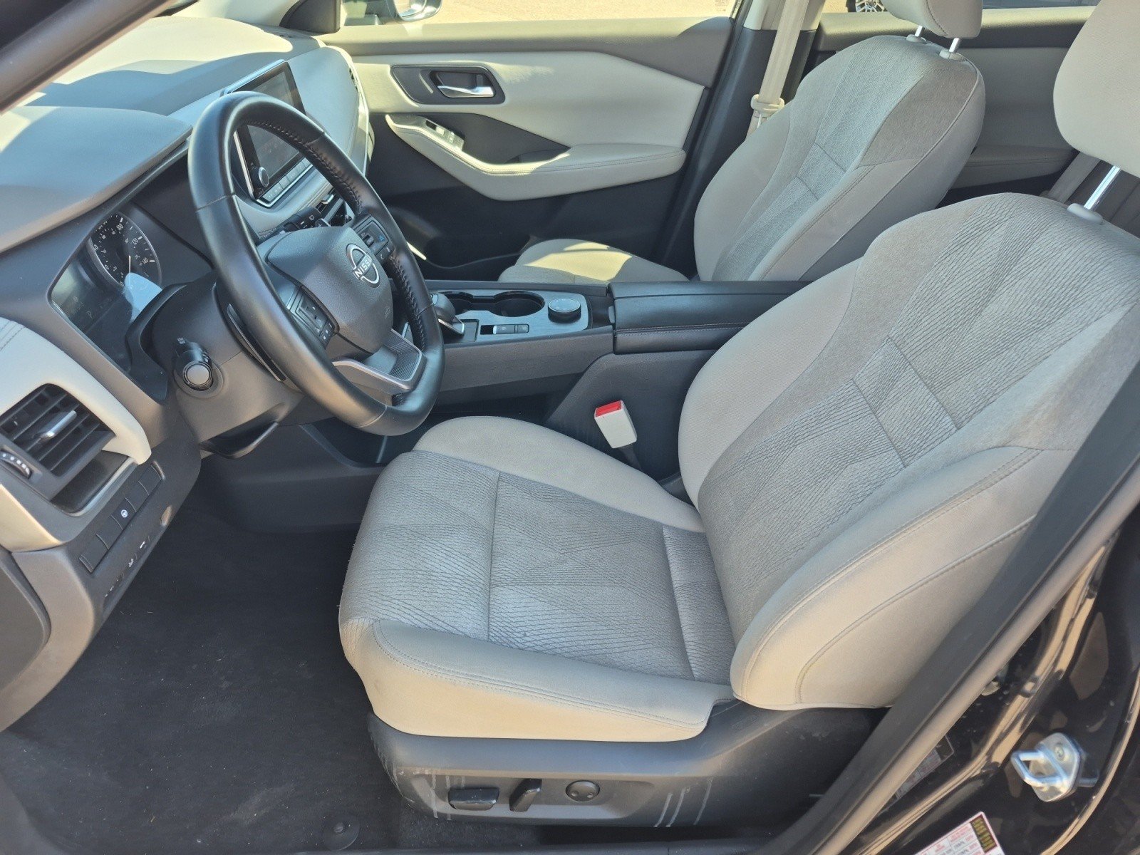 Used 2025 Nissan Rogue SV AWD/4WD image 15