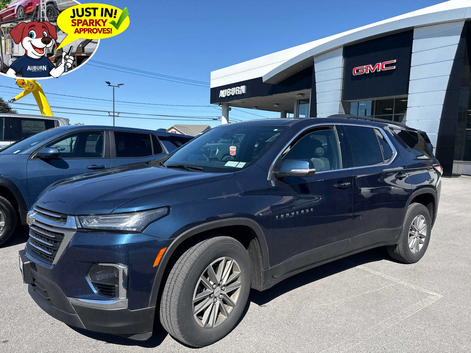 Used 2023 Chevrolet Traverse LT AWD/4WD image 1