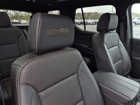 Used 2023 Chevrolet Traverse High Country image 13
