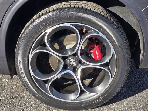 Used 2023 Alfa Romeo Stelvio Ti image 8