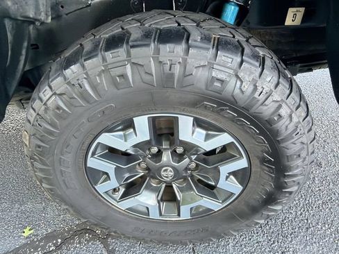 Used 2023 Toyota Tacoma TRD Off-Road w/ Technology Package AWD/4WD image 19