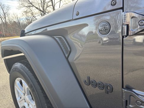 Used 2023 Jeep Wrangler Sport S image 19