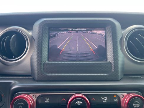 Used 2018 Jeep Wrangler Unlimited Sport S AWD/4WD image 6
