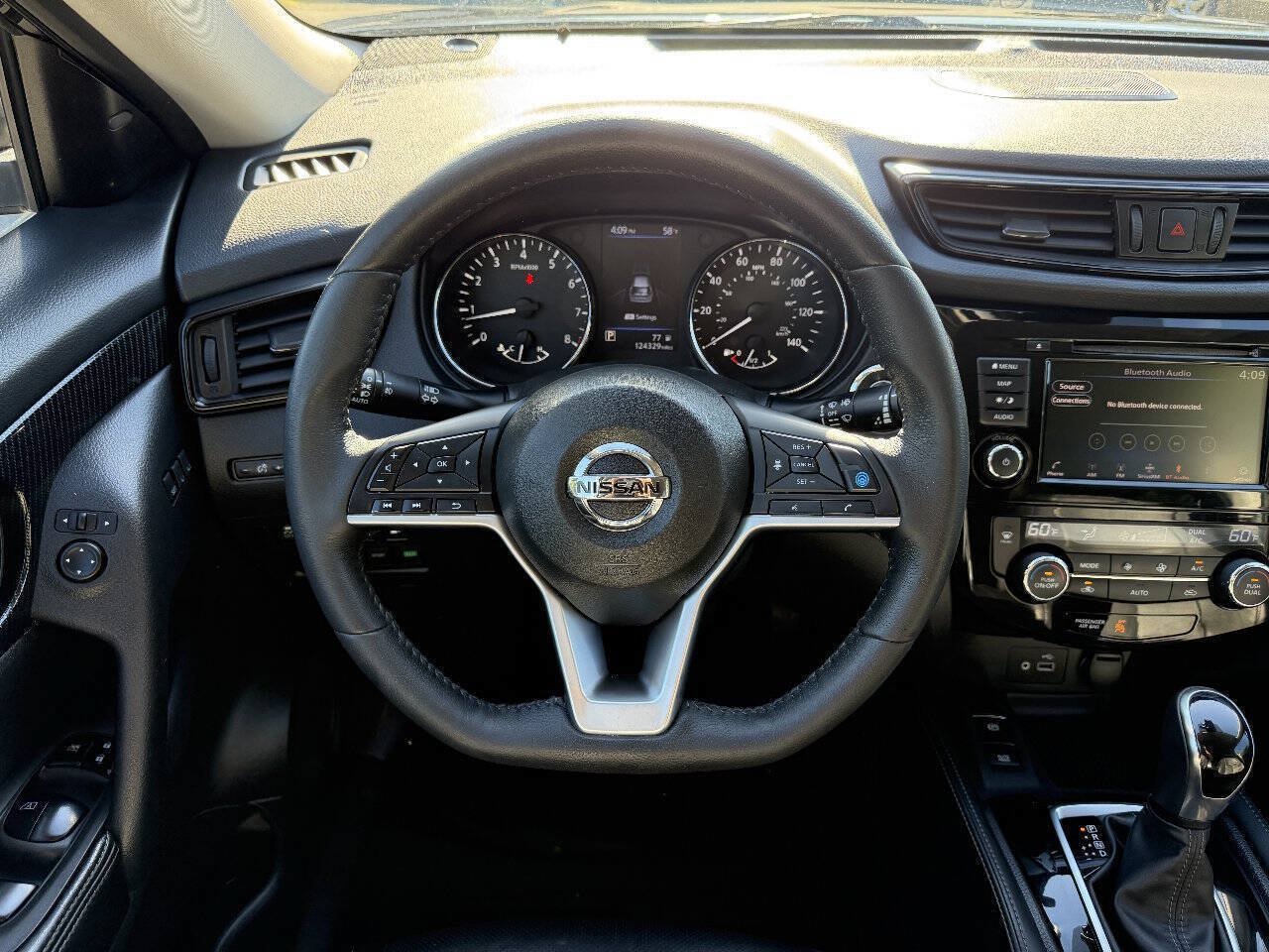 Used 2019 Nissan Rogue SL AWD/4WD image 18