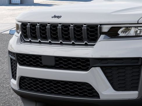 New 2026 Jeep Grand Cherokee Altitude AWD/4WD image 11