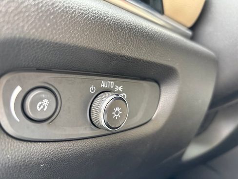 Used 2023 Chevrolet Traverse LT AWD/4WD image 21
