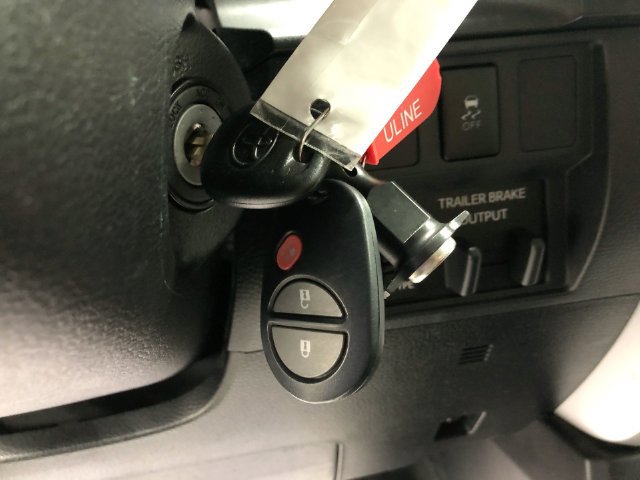 Used 2017 Toyota Tundra SR5 AWD/4WD image 30